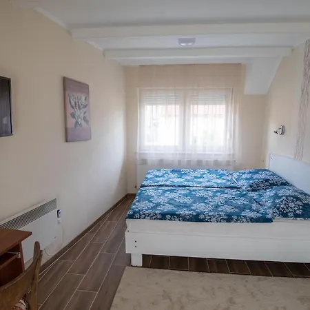 Art Maganszallashely Debrecen Extérieur photo